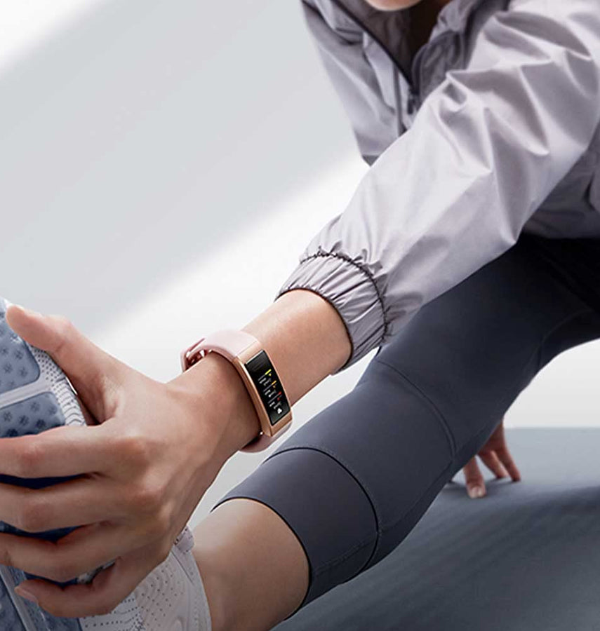 HUAWEI Band 4 Pro - Pink Gold | Smart Band Fitness Tracker with 0.95 Inch AMOLED Touchscreen, 24/7 Heart Rate Monitor, Built-in GPS, 5ATM Waterproof image 4